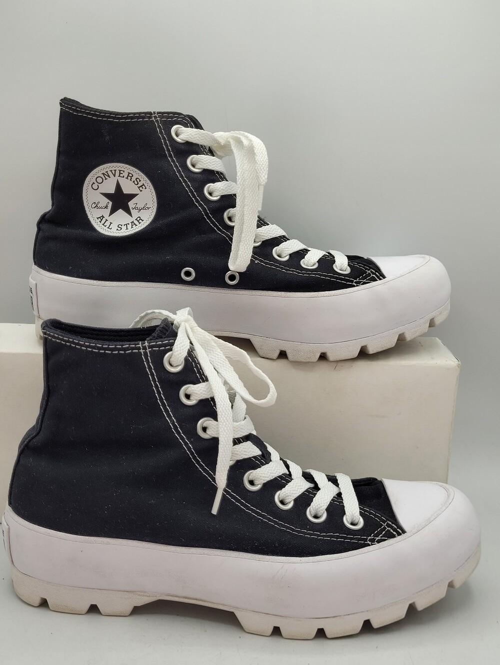 Converse Women's Chuck Taylor All Star Lugged High-Top sneakers Size 8.5